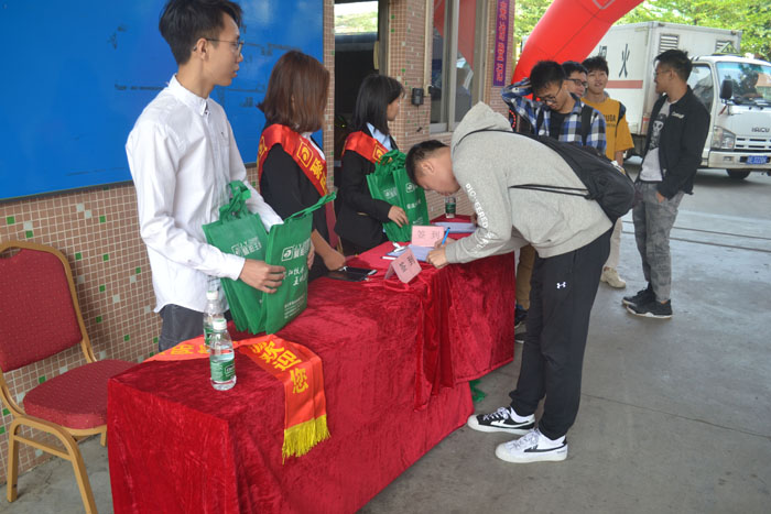 海洋大學(xué)建筑環(huán)境與能源應(yīng)用工程專業(yè)學(xué)生到聚陽公司參觀學(xué)習(xí)交流