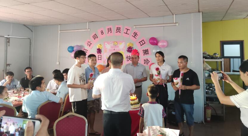 聚陽空氣能每月為員工舉辦生日聚會(huì)